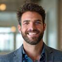 Porträt von Max Schmidt, dem Projektleiter für Fördermittel und Programme, freundlich lächelnd.